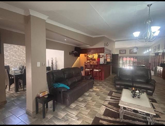 5 BEDROOM HOUSE FOR SALE IN MEYERVILLE